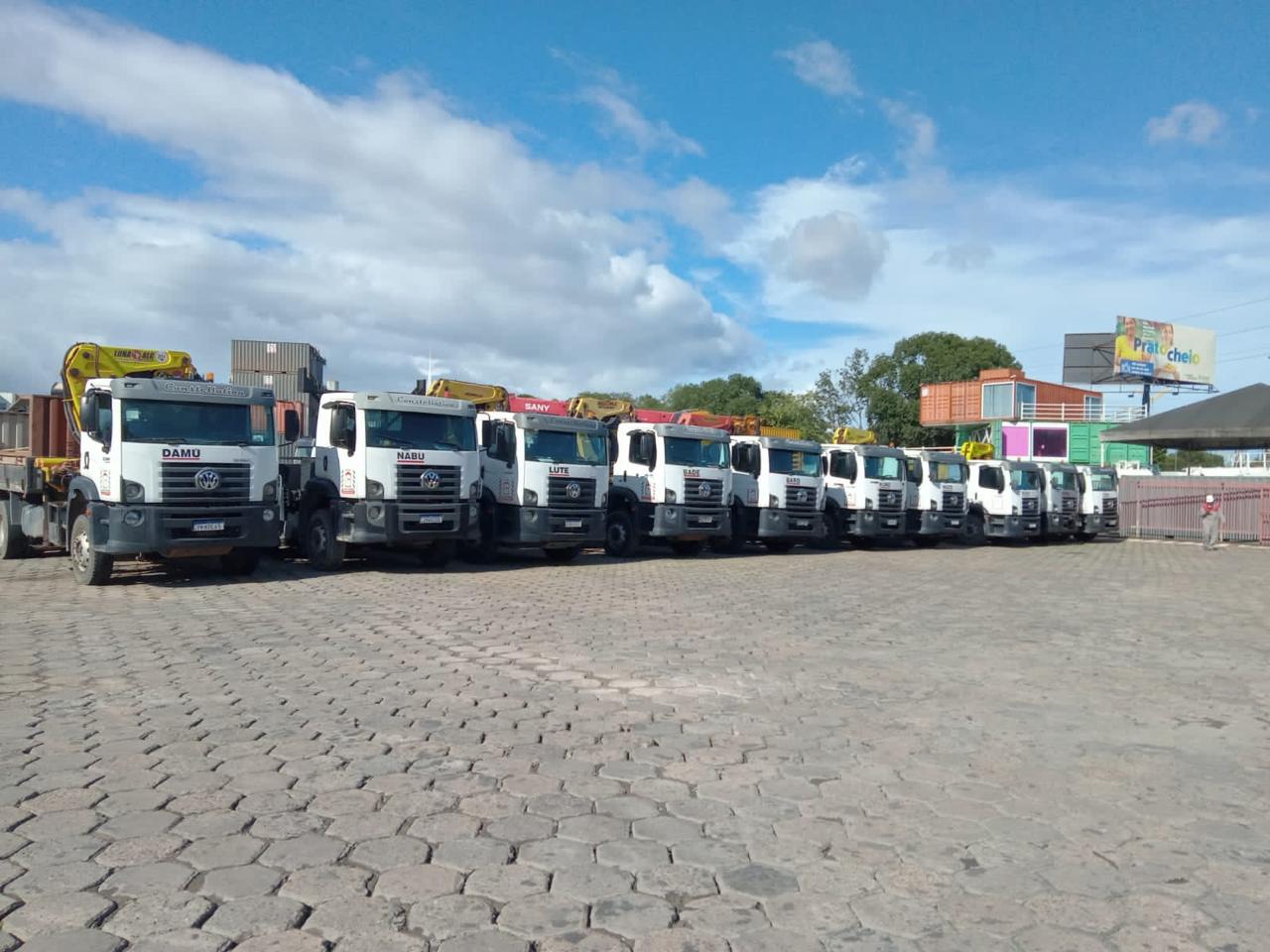 Caminhões Guindautos